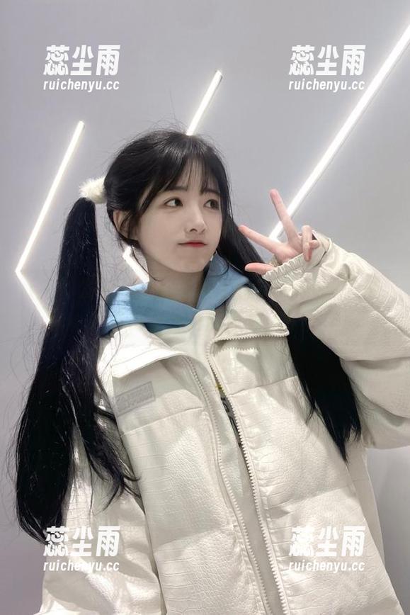 发布后备厢里藏了啥？www.17的神秘巴士之旅带你飞！