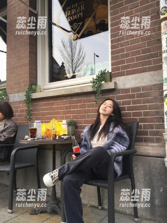 登录后的我仿佛成了17c吃瓜里“户外运动”的专业选手！