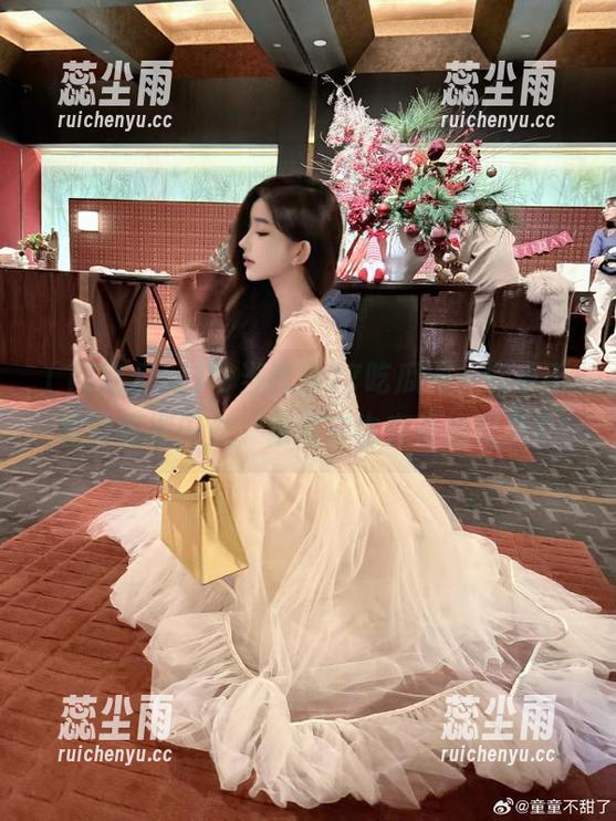 每当我刷17吃瓜网，安卓手机就变得闪光，难道它也在偷偷吃瓜？