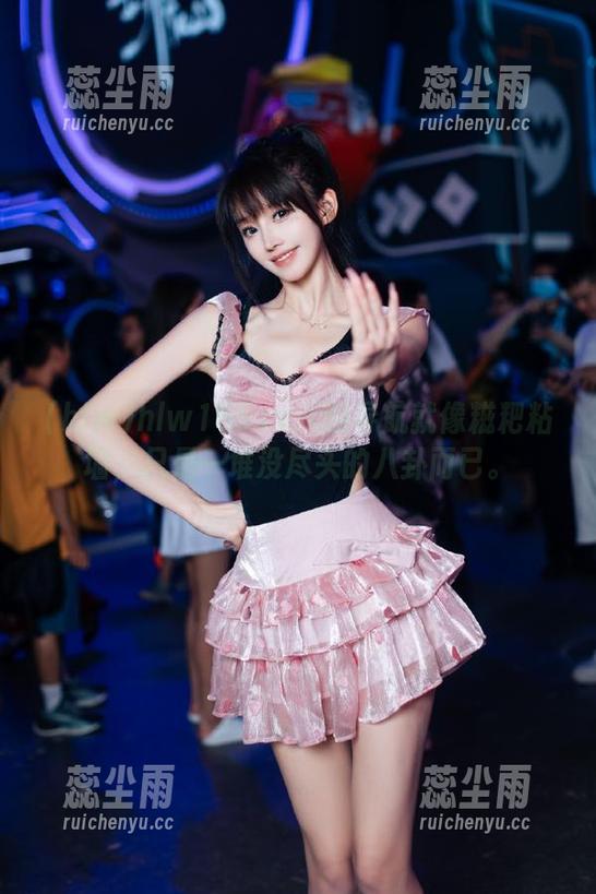 hlw155.ccm的导航就像糍粑粘墙，只是一堆没尽头的八卦而已。