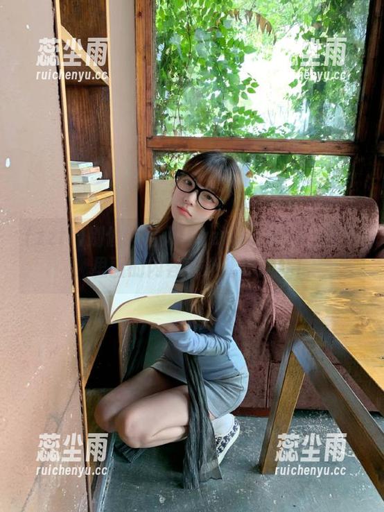 别偷摸潜入“zztthl.ccm”视频，里面的内容可能让你脸红！