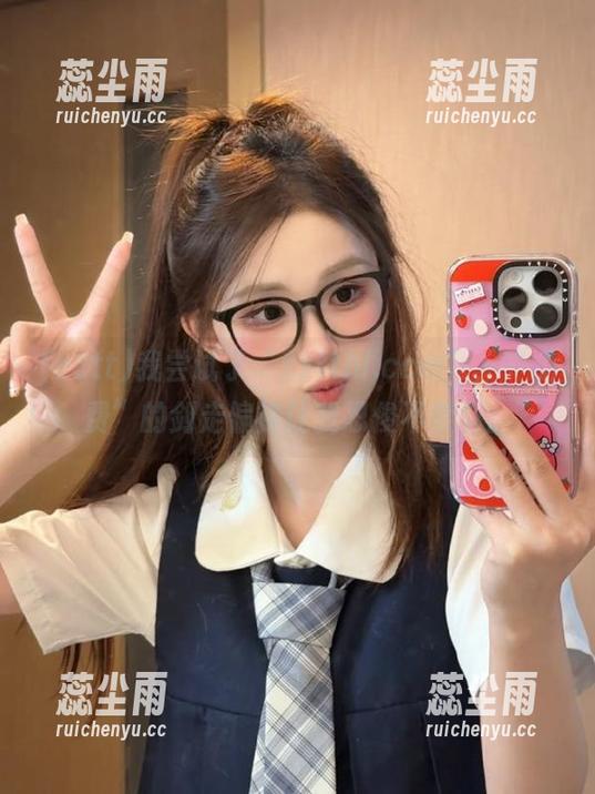 我尝试了“zztthl.ccm”，“免费”的剑走偏锋让我忍俊不禁啊。
