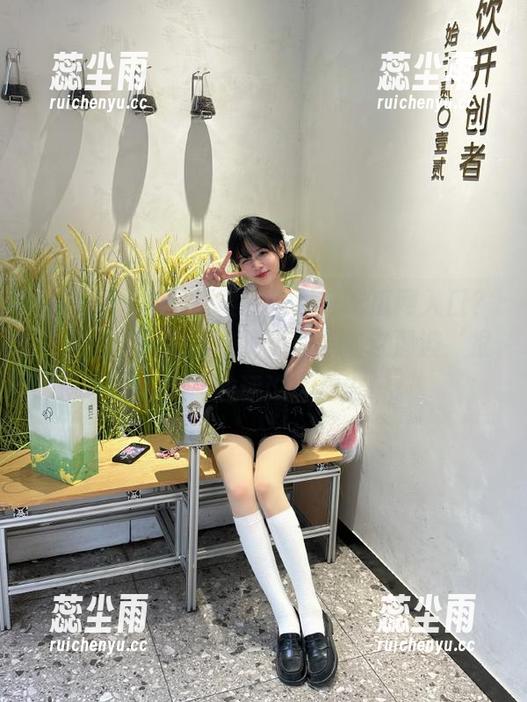 五一吃瓜网 想要打卡五一吃瓜网入口?先来个自我介绍,确保你能熬过那波‘很期待’的评论区水流!