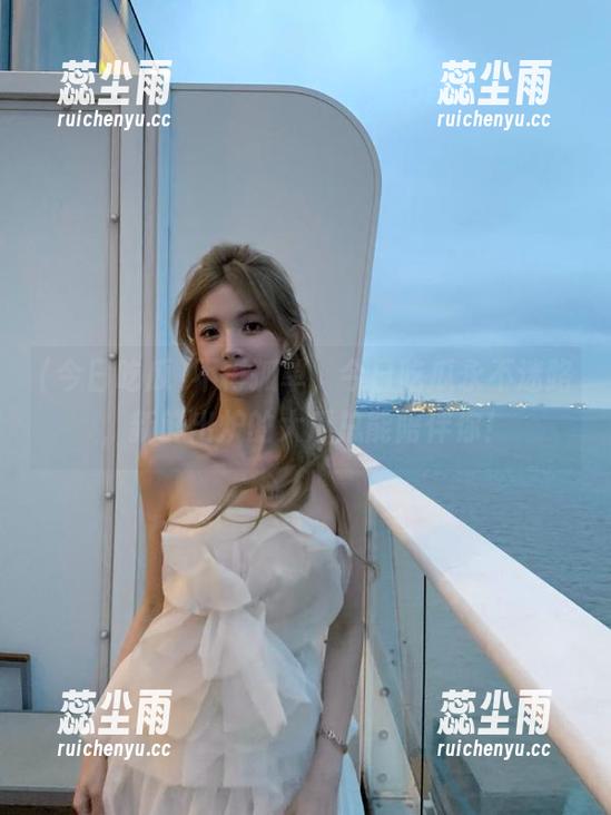 不再孤单，今日吃瓜永不迷路，新鲜出炉的大瓜总能陪伴你！