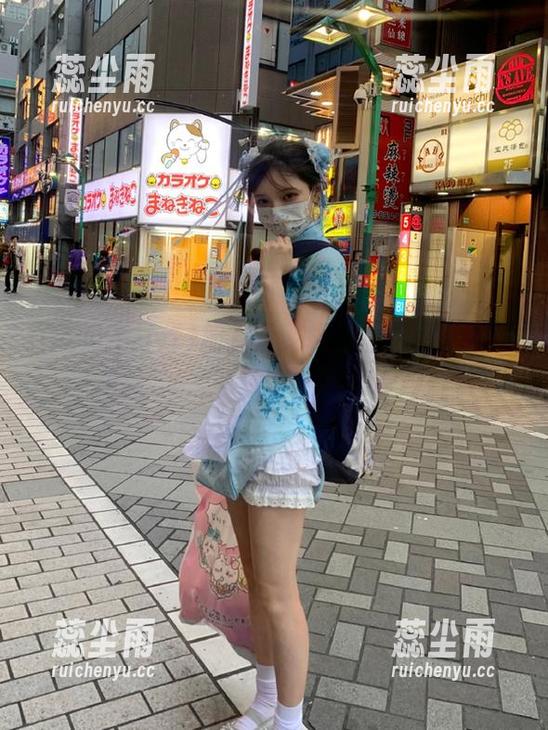 朋友圈变成“吃瓜不打烊”的广告，免费也是福，唉……