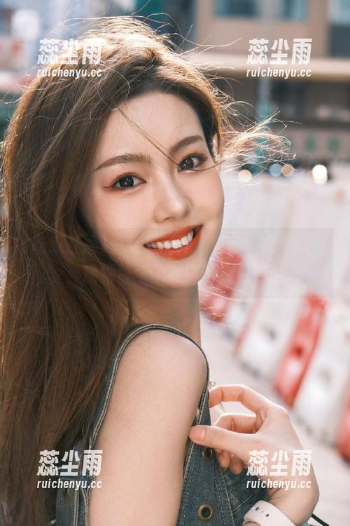 更新后的吃瓜直播，画风突变，感觉每个瓜都带着点悬疑：