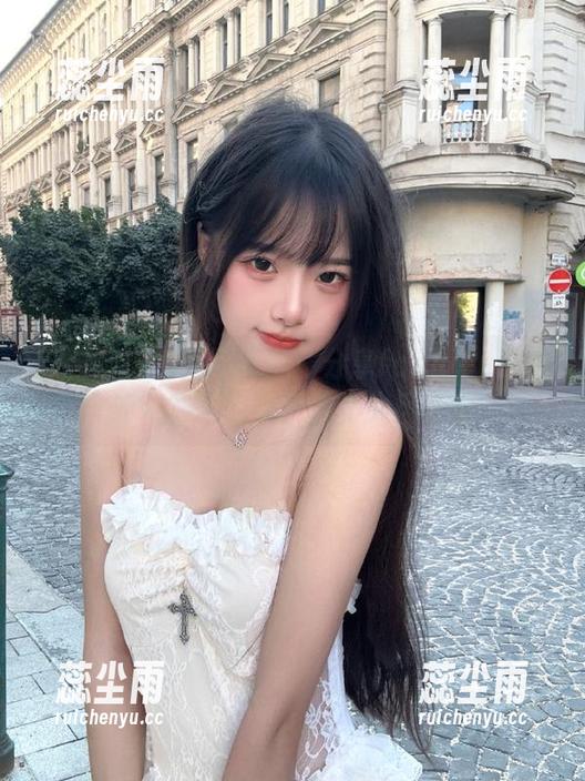 网曝吃瓜：分享fashion时尚：如何在吃瓜时优雅不失风度呢？