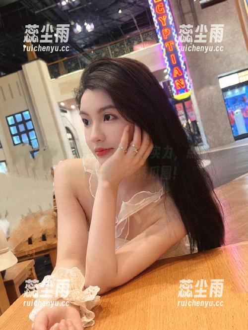 要吃瓜就要有实力，点击下载网曝吃瓜，玩转瓜圈！