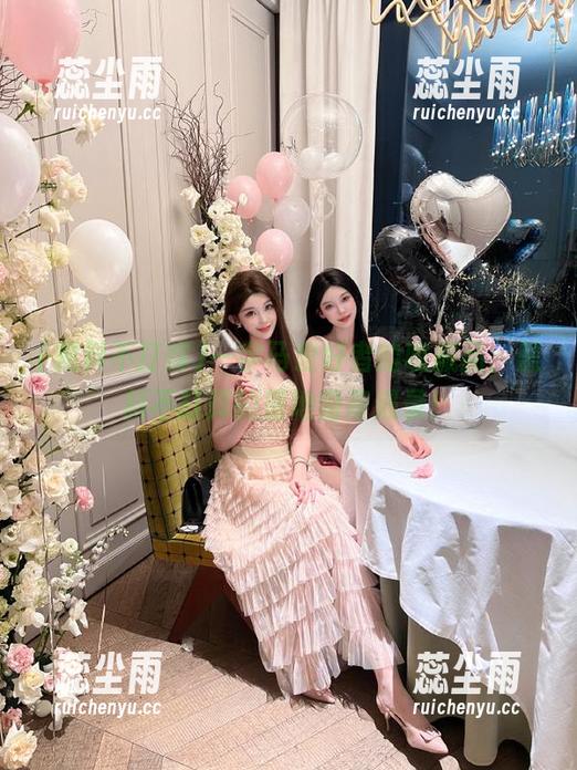 一字马爱好者的收藏品，黑料不打烊的落地窗奇遇录！
