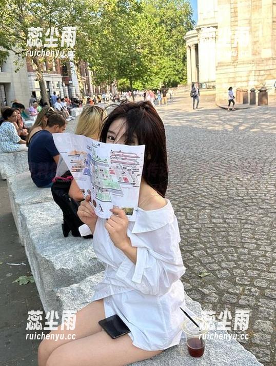 观看黑料传送门，今天的瓜弹幕又吵成一片了！