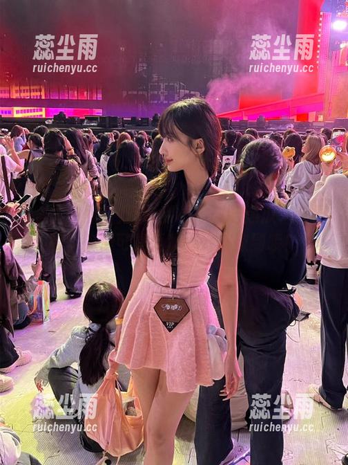 刚拿到“黑料吃黑瓜”苹果版，你们可是要准备好被惊到哦！