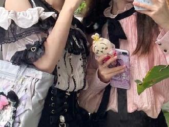 黑料在线app：当八卦变成了我的“日常餐”，你会发现自己也悄咪咪成了吃瓜群众！